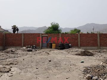 Se Vende Terreno se Campo cerca del Hotel El Pueblo en Ate