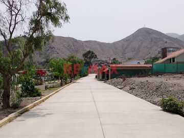 Se Vende Terreno se Campo cerca del Hotel El Pueblo en Ate