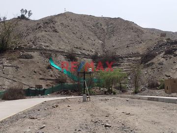 Se Vende Terreno se Campo cerca del Hotel El Pueblo en Ate