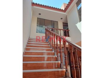 Alquiler En San Juan De Miraflores, 2Do. Piso De Una Casa