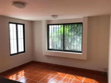 Casa en calle Plazuela del Convento, Fuentes de Satélite, Naucalpan, EDOMEX.