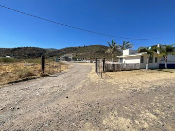 Se vende lote de 4,860 m2 cerca de la carretera Morelia-Toluca antes de llegar a la penitenciaria
