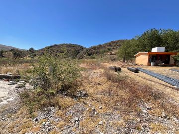 Se vende lote de 4,860 m2 cerca de la carretera Morelia-Toluca antes de llegar a la penitenciaria