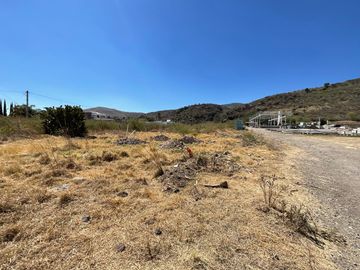 Se vende lote de 4,860 m2 cerca de la carretera Morelia-Toluca antes de llegar a la penitenciaria