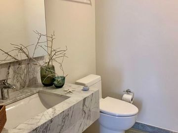 DEPARTAMENTO CON PRECIO DE OPORTUNIDAD, AMUEBLADO Y EQUIPADO EN RIVA, PUERTO CANCUN, IDEAL PARA RENTA VACACIONAL