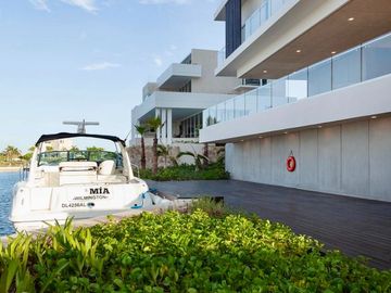 DEPARTAMENTO CON PRECIO DE OPORTUNIDAD, AMUEBLADO Y EQUIPADO EN RIVA, PUERTO CANCUN, IDEAL PARA RENTA VACACIONAL
