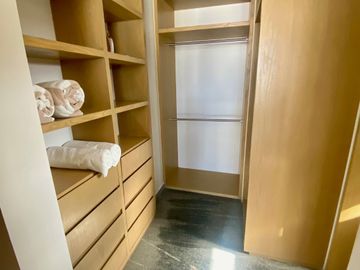 DEPARTAMENTO CON PRECIO DE OPORTUNIDAD, AMUEBLADO Y EQUIPADO EN RIVA, PUERTO CANCUN, IDEAL PARA RENTA VACACIONAL