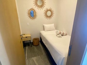 DEPARTAMENTO CON PRECIO DE OPORTUNIDAD, AMUEBLADO Y EQUIPADO EN RIVA, PUERTO CANCUN, IDEAL PARA RENTA VACACIONAL