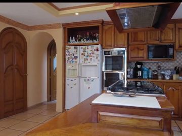 VENTA. RESIDENCIA. 2 LOFTS ADICIONALES. LOMAS DE GALLE ESCONDIDO. SEGURIDAD.