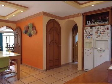 VENTA. RESIDENCIA. 2 LOFTS ADICIONALES. LOMAS DE GALLE ESCONDIDO. SEGURIDAD.