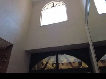 VENTA. RESIDENCIA. 2 LOFTS ADICIONALES. LOMAS DE GALLE ESCONDIDO. SEGURIDAD.