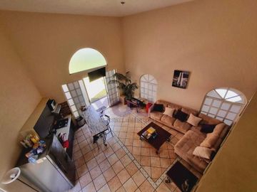 VENTA. RESIDENCIA. 2 LOFTS ADICIONALES. LOMAS DE GALLE ESCONDIDO. SEGURIDAD.