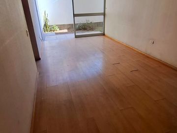 ¡Hermoso Departamento en Venta en Parque Central – 1er Piso con Amplio Patio!