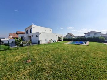 Casa en venta El Polo 4 dorm 3 baños con piscina en Machalí
