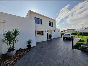 Casa en venta El Polo 4 dorm 3 baños con piscina en Machalí