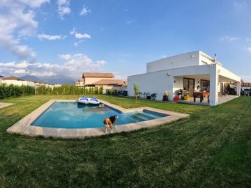 Casa en venta El Polo 4 dorm 3 baños con piscina en Machalí