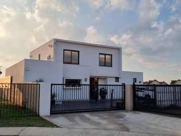 Casa en venta El Polo 4 dorm 3 baños con piscina en Machalí