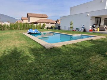 Casa en venta El Polo 4 dorm 3 baños con piscina en Machalí