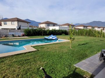 Casa en venta El Polo 4 dorm 3 baños con piscina en Machalí