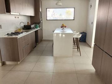 Casa en venta El Polo 4 dorm 3 baños con piscina en Machalí