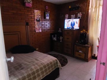 VENDO CASA DE 2 PLANTAS EN ECATEPEC