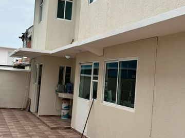 En VENTA Casa Residencial en el Fracc. Floresta