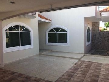 En VENTA Casa Residencial en el Fracc. Floresta