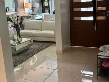 En VENTA Casa Residencial en el Fracc. Floresta