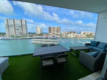 DEPARTAMENTO AMUEBLADO EN ARIA, PUERTO CANCUN, VISTA AL MAR Y LOS CANALES