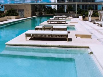 DEPARTAMENTO AMUEBLADO EN ARIA, PUERTO CANCUN, VISTA AL MAR Y LOS CANALES