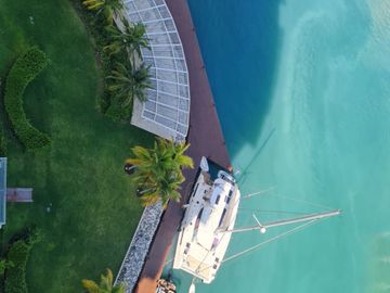 DEPARTAMENTO AMUEBLADO EN ARIA, PUERTO CANCUN, VISTA AL MAR Y LOS CANALES