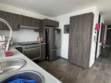 A MINUTOS DEL CLUB BURGOS MODERNA CASA CON ALBERCA PROPIA JARDIN