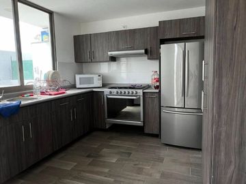 A MINUTOS DEL CLUB BURGOS MODERNA CASA CON ALBERCA PROPIA JARDIN