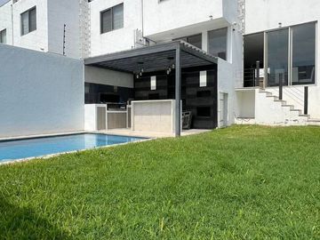 A MINUTOS DEL CLUB BURGOS MODERNA CASA CON ALBERCA PROPIA JARDIN