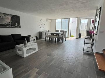 A MINUTOS DEL CLUB BURGOS MODERNA CASA CON ALBERCA PROPIA JARDIN
