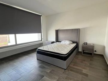 A MINUTOS DEL CLUB BURGOS MODERNA CASA CON ALBERCA PROPIA JARDIN