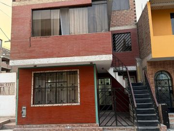 Venta Casa En Zona Comercial de Ventanilla