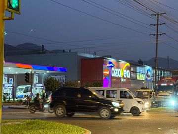 Venta Casa En Zona Comercial de Ventanilla
