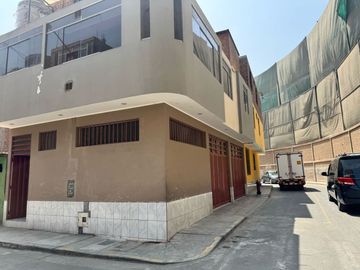 ¡Gran Oportunidad en San Juan de Lurigancho! Casa de 2 pisos con proyección a 6 pisos – Ideal para vivir, alquilar o invertir.