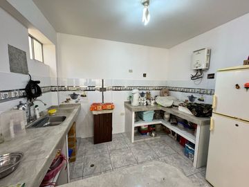 ¡Gran Oportunidad en San Juan de Lurigancho! Casa de 2 pisos con proyección a 6 pisos – Ideal para vivir, alquilar o invertir.