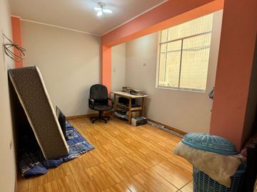 ¡Gran Oportunidad en San Juan de Lurigancho! Casa de 2 pisos con proyección a 6 pisos – Ideal para vivir, alquilar o invertir.