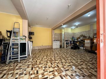 ¡Gran Oportunidad en San Juan de Lurigancho! Casa de 2 pisos con proyección a 6 pisos – Ideal para vivir, alquilar o invertir.