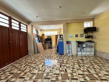 ¡Gran Oportunidad en San Juan de Lurigancho! Casa de 2 pisos con proyección a 6 pisos – Ideal para vivir, alquilar o invertir.
