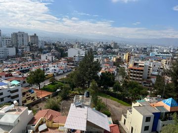 Alquilo Departamento Amoblado 7mo piso Cayma Baja