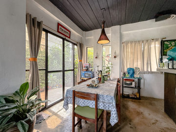 3 Bedroom with Attic and Basement - A 4 Storey artist's Haven