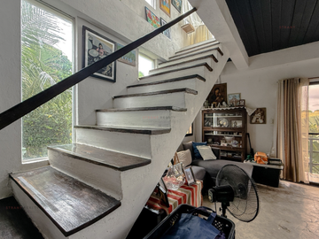 3 Bedroom with Attic and Basement - A 4 Storey artist's Haven