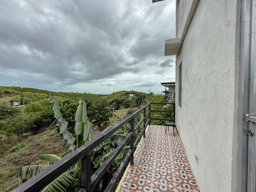 3 Bedroom with Attic and Basement - A 4 Storey artist's Haven