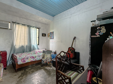 3 Bedroom with Attic and Basement - A 4 Storey artist's Haven