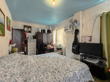 3 Bedroom with Attic and Basement - A 4 Storey artist's Haven