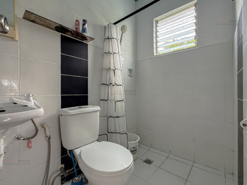 3 Bedroom with Attic and Basement - A 4 Storey artist's Haven